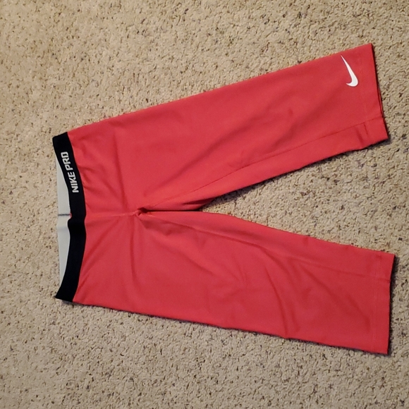 Nike Pro/Dri fit Capri leggings